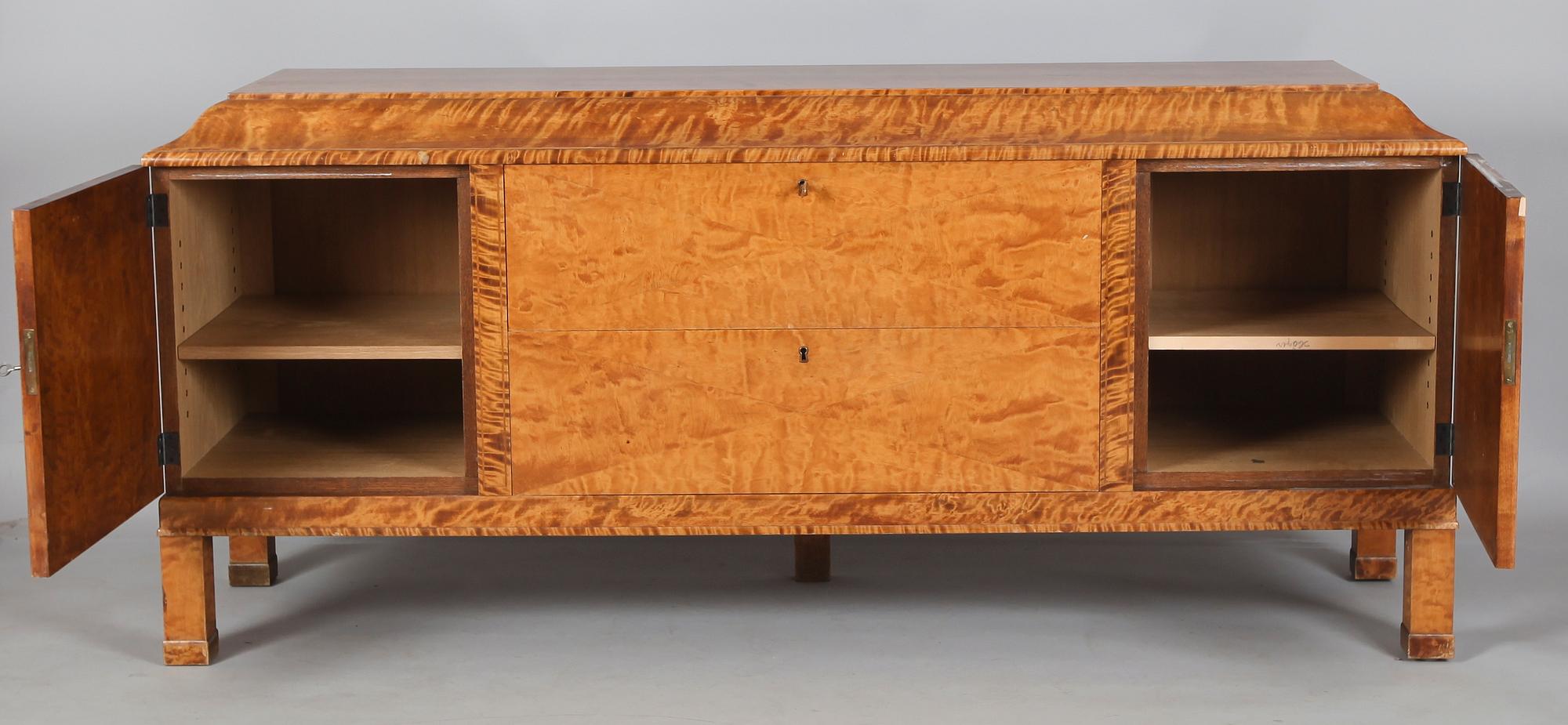 SIDEBOARD, 1900-talets första hälft.