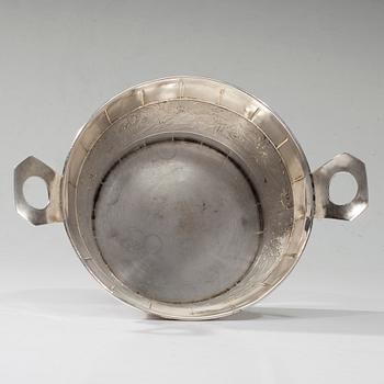 SKÅL, silver, Österrike-Ungern 1845. Vikt 258,7 g.