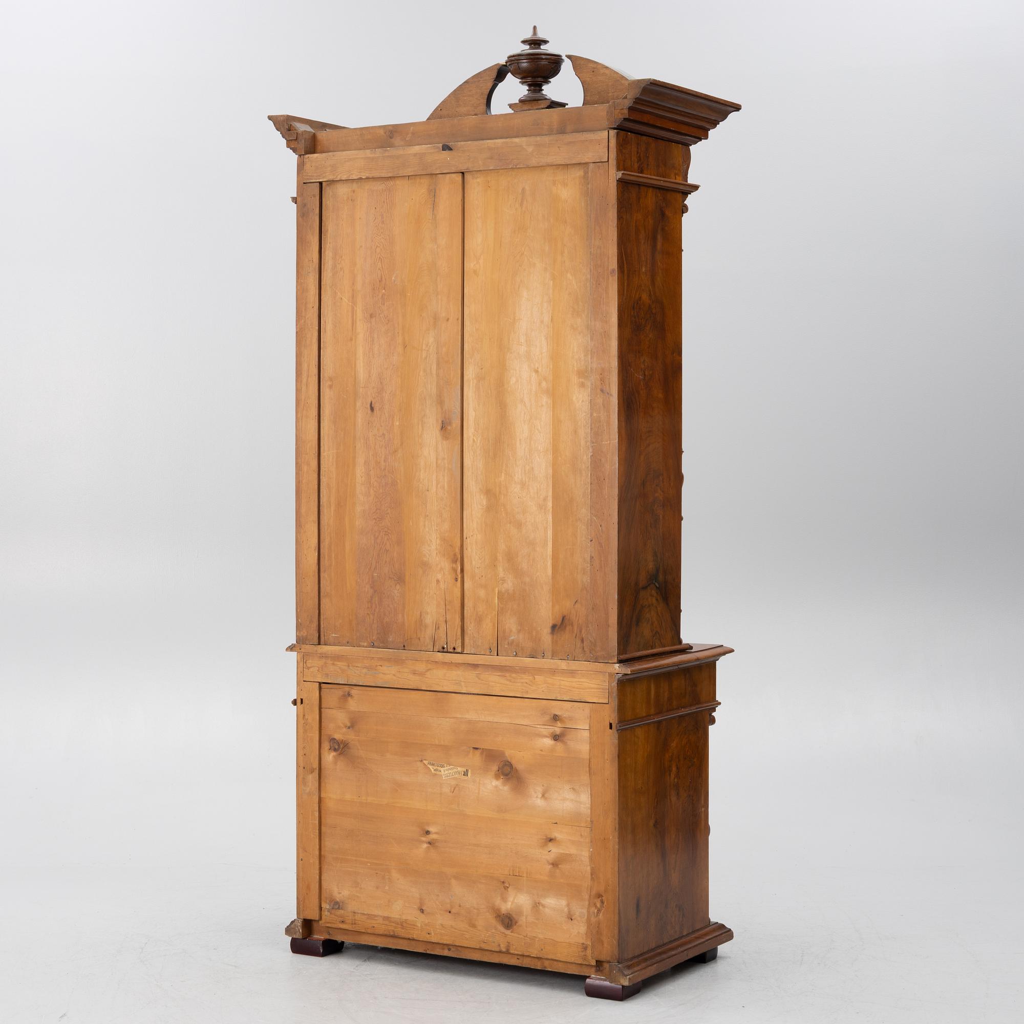 Bokskåp, nyrenässans, omkring 1900.