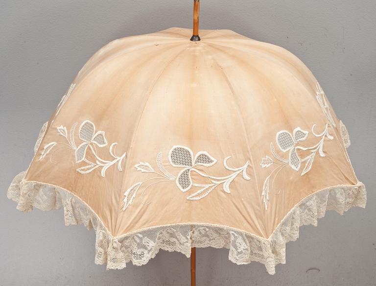 PARASOLLER, 2 st, 1900-talets första hälft.