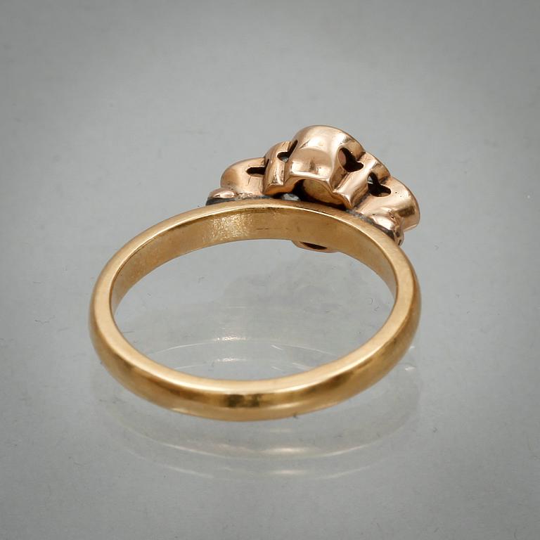 RING, 18k guld med opaler samt rosenslipade diamanter. Emil Lindqvist Malmö 1925. Vikt 3,5 g.