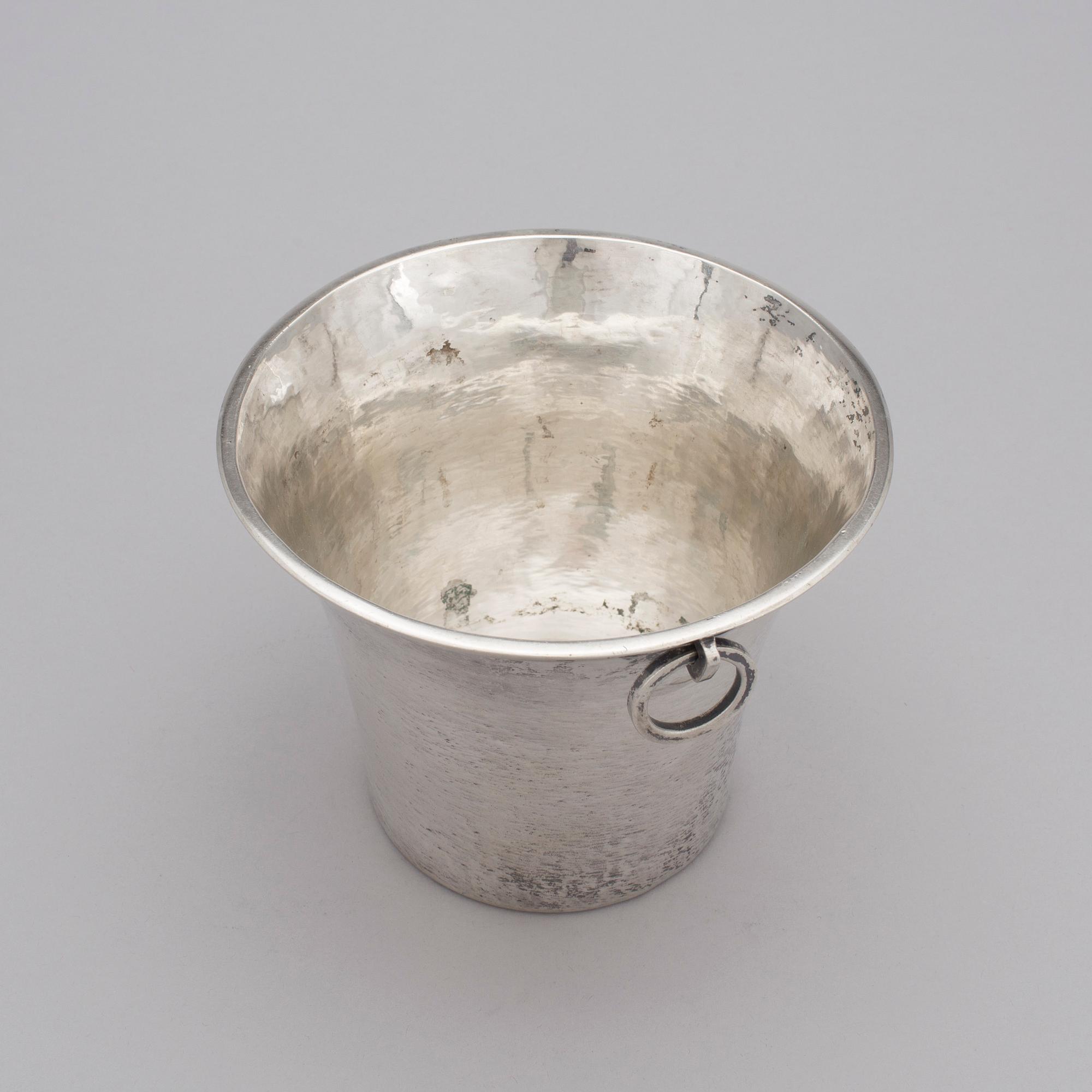 ISHINK, silver, oidentifierad tillverkarstämpel, haltstämpel 800, 1900-tal. Vikt ca 379 gram.