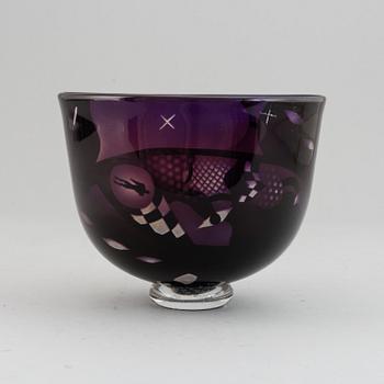 BERTIL VALLIEN, a glass bowl, Kosta Boda Unique, signed B. Vallien.