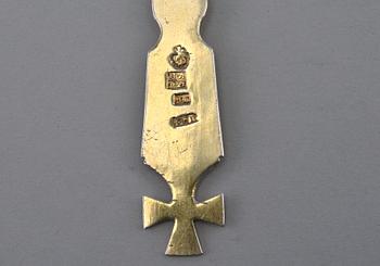 LUSIKKA, 84 hopeaa, kullattu. Leimattu Aл Moskova 1827. Paino 26 g.