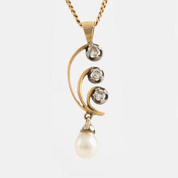 Gold pearl and brilliant cut diamond pendant, with chain.