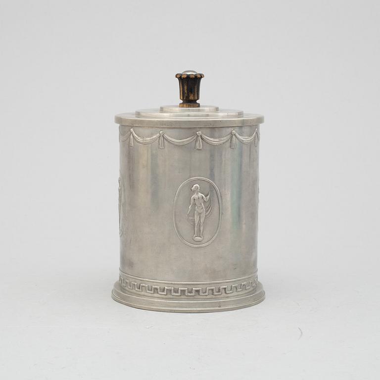 A lidded Swedish Grace pewter jar by Schreuder & Ohlsson, Stockholm, 1928.