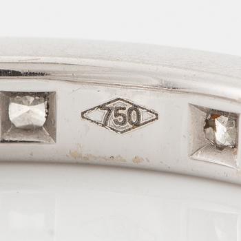 Ring, full eternity band, 18K white gold set with princess-cut diamonds.