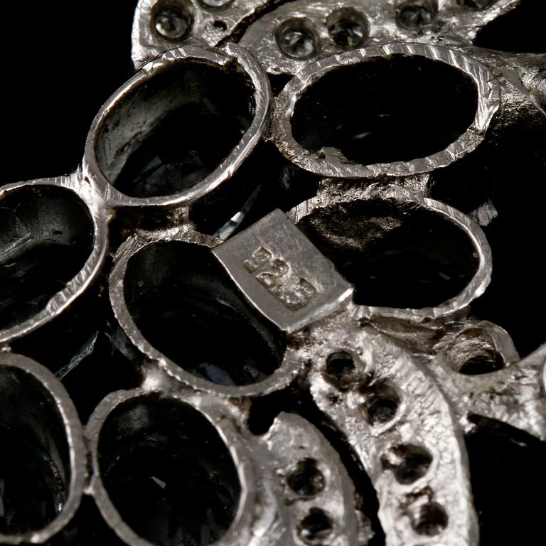 GARNITYR, 3 delar, sterlingsilver med fasettslipade stenar, sekelskifte 1900/2000-tal. Vikt 63 g.