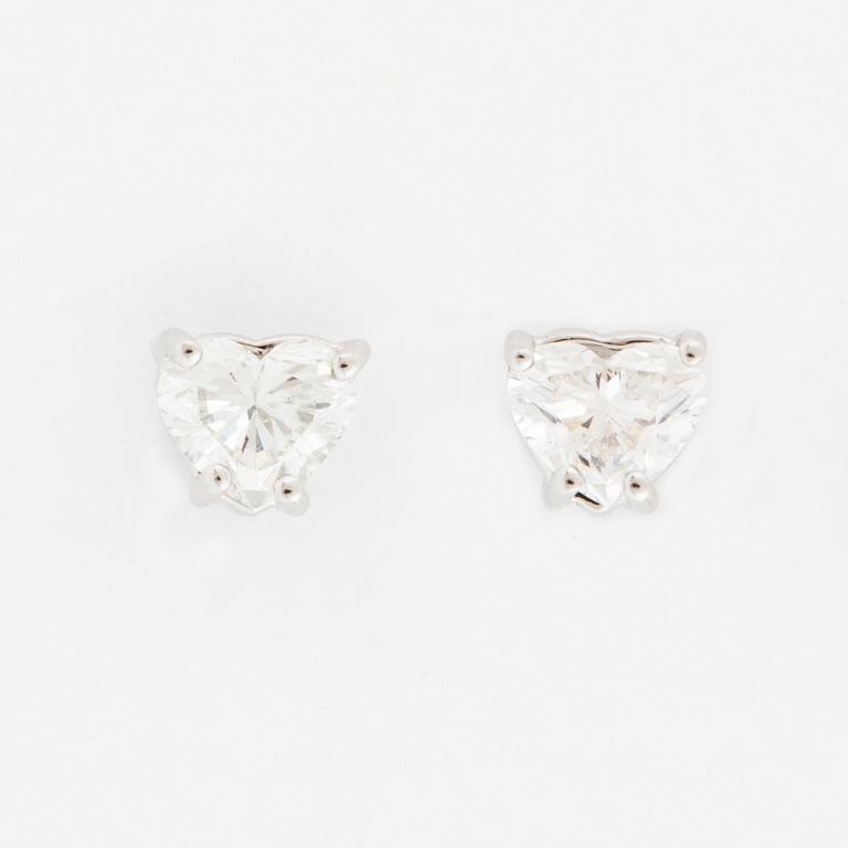 Heart brilliant diamond earrings, GIA-certificate.
