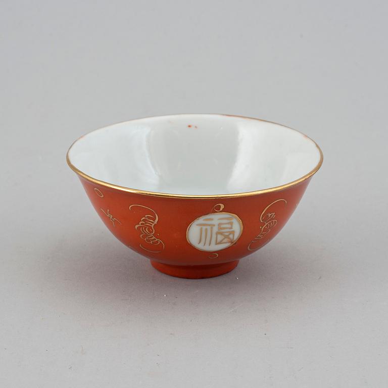 A set of 9 bowls and five cups with covers, China, 19th/20th Century.