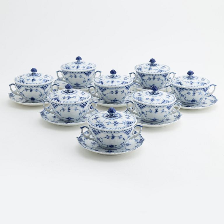 Royal Copenhagen, buljongkoppar, 8 st med lock och fat, porslin, "Musselmalet Halv Blonde", Danmark, 1958-62.