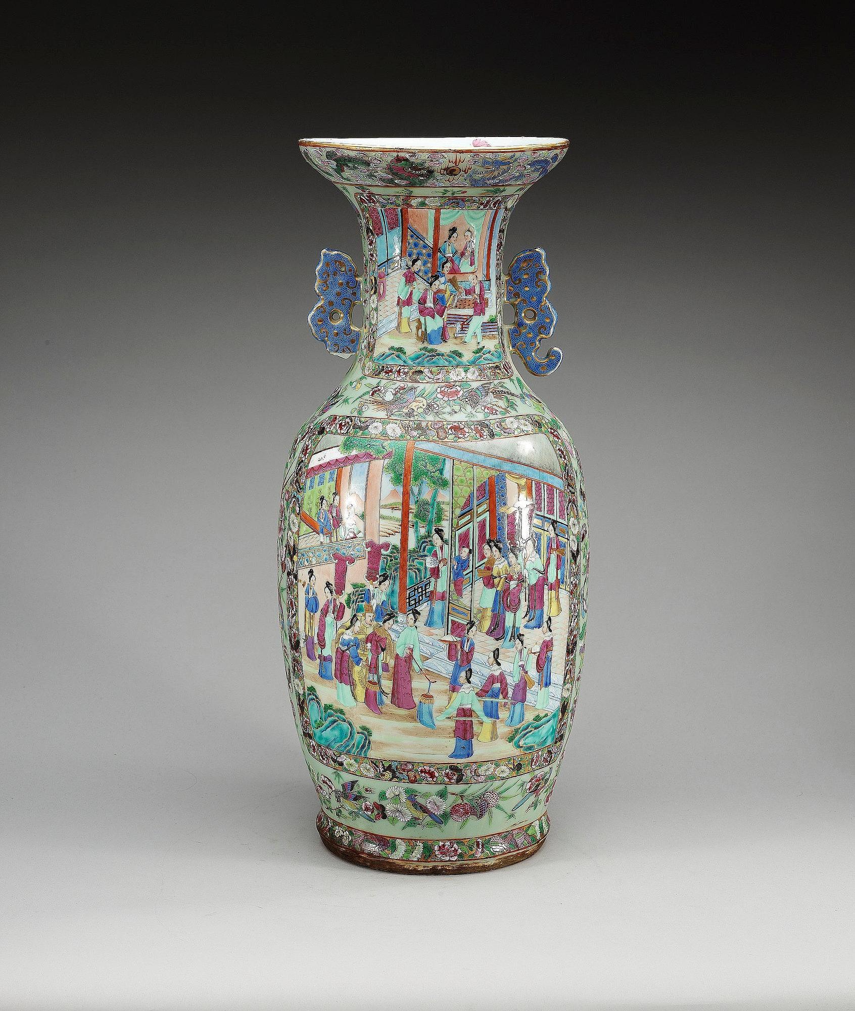 VAS, porslin. Qing dynastin, Kanton, 1800-tal.