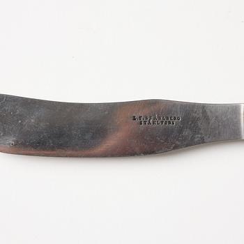 A pair of Swedish 'Rännås' porhyry butter knives, Älvdalen, mid 19th century.