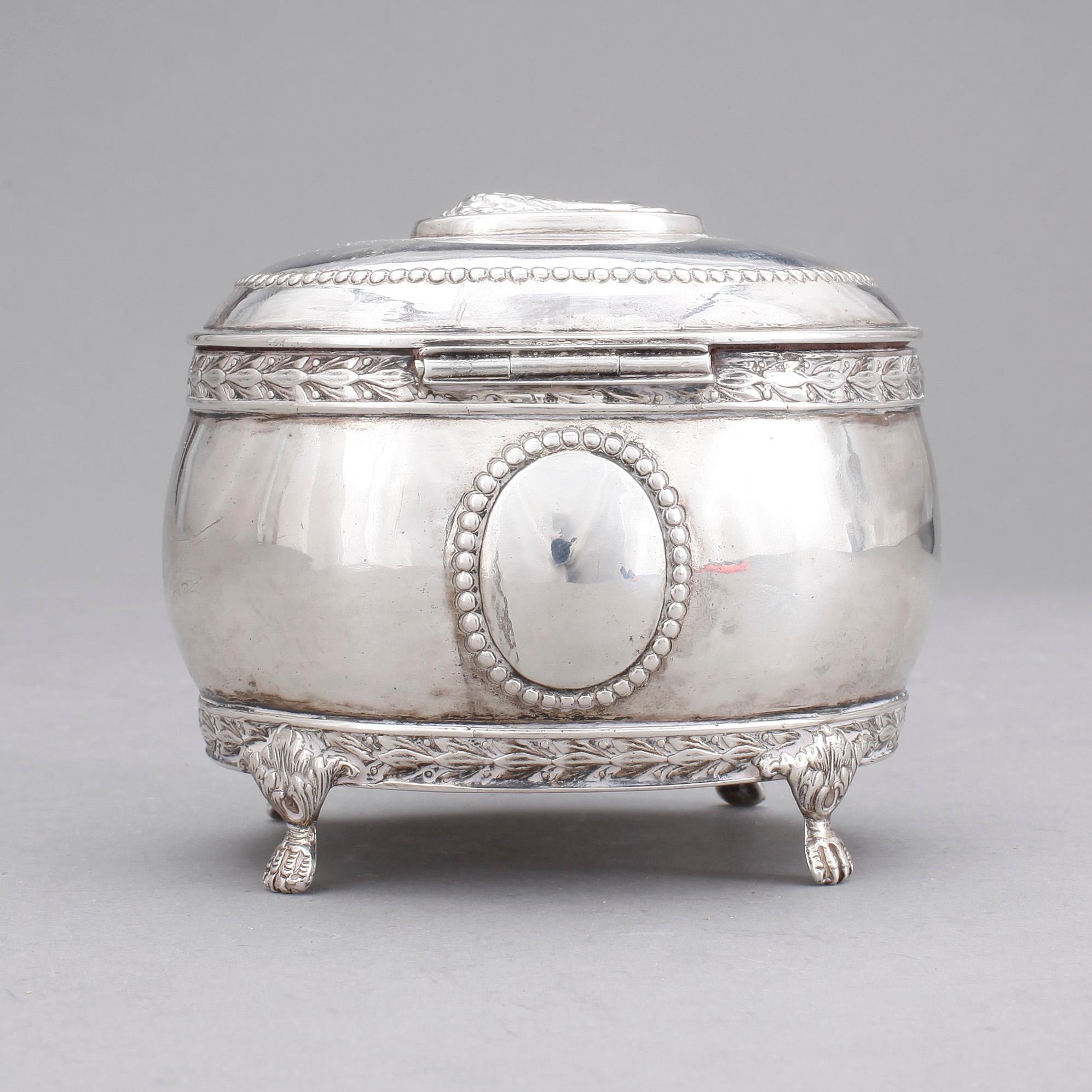 SOCKERSKRIN, silver, importstmpl. Gustaviansk stil. 1900-tal. Ca 250 g.