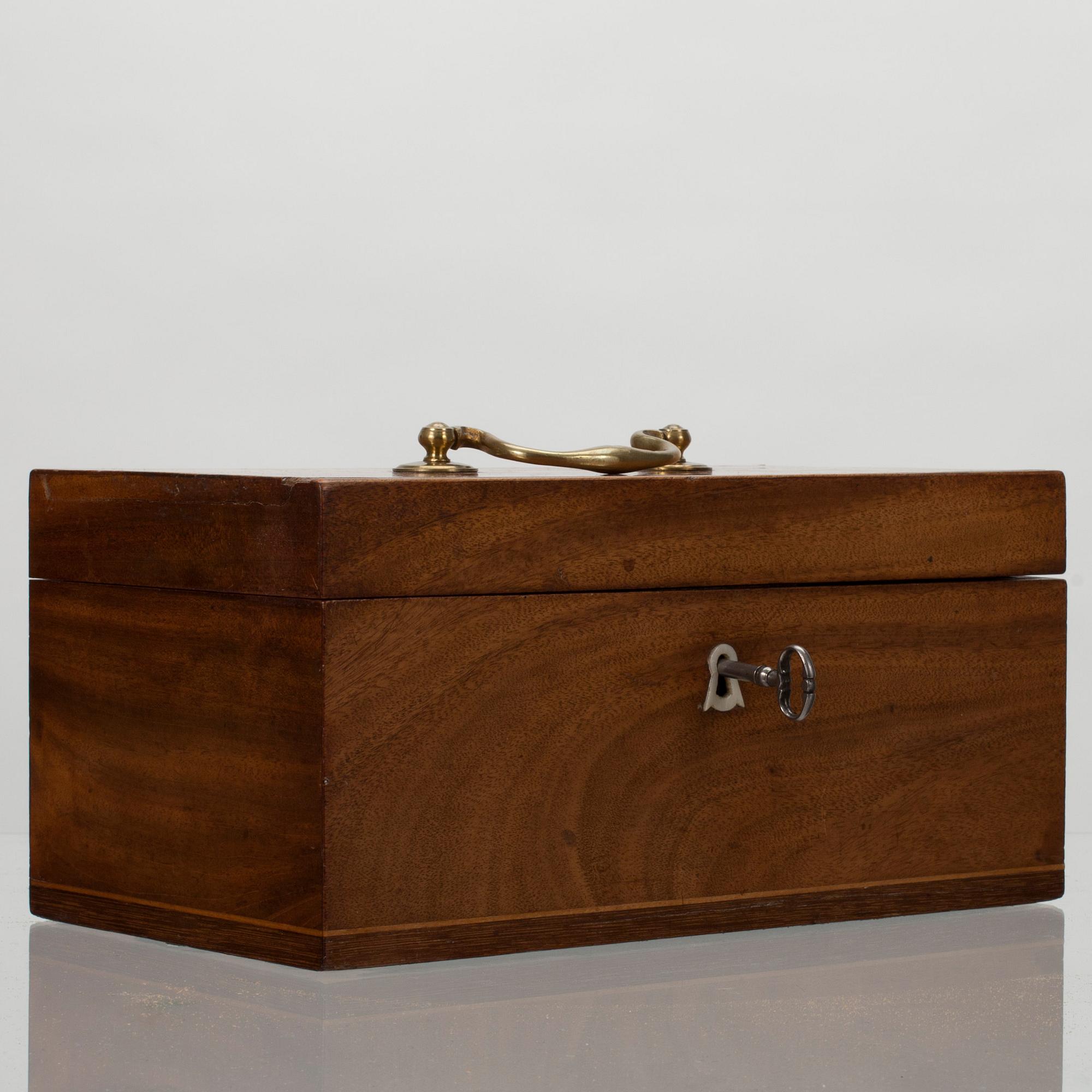 TESKRIN, mahogny, 1800-talets början.