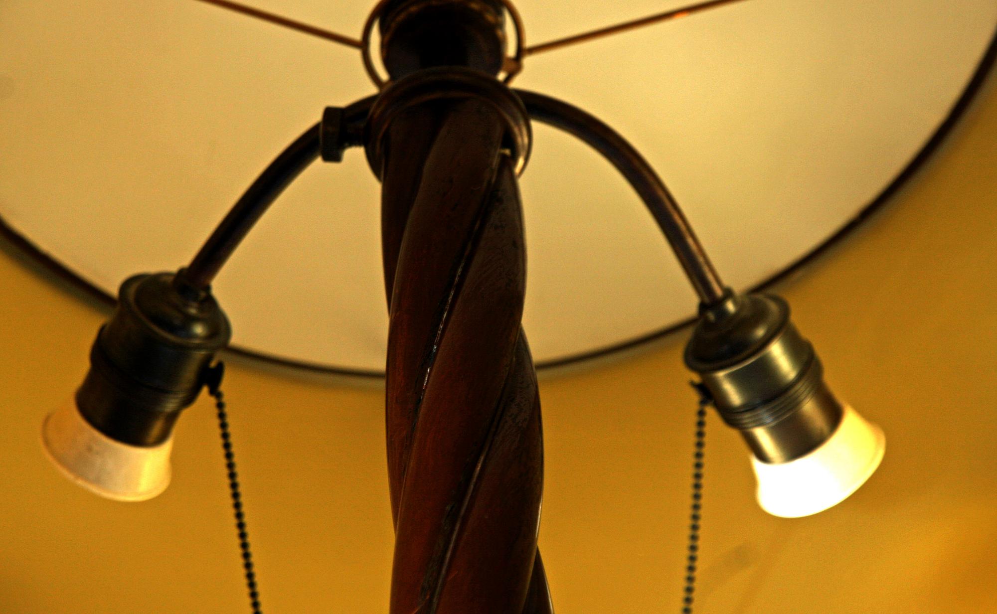 GOLVLAMPA, koppar, 1900-tal.