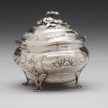 A Swedish 18th century silver sugar-casket, mark of Andreas Reutz, Gothenburg 1776.