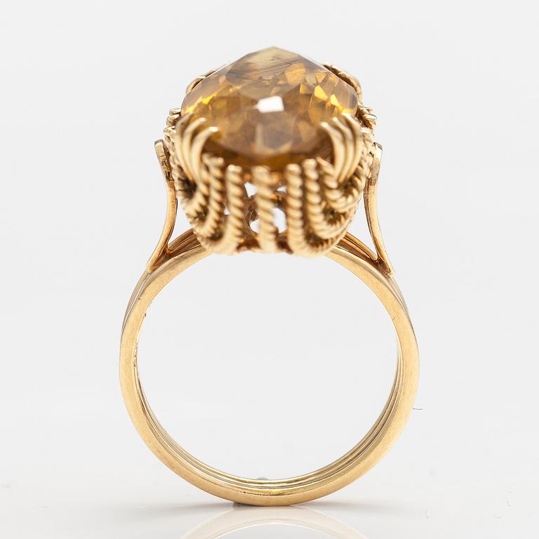A ca 18K gold cocktail ring with a citrine.