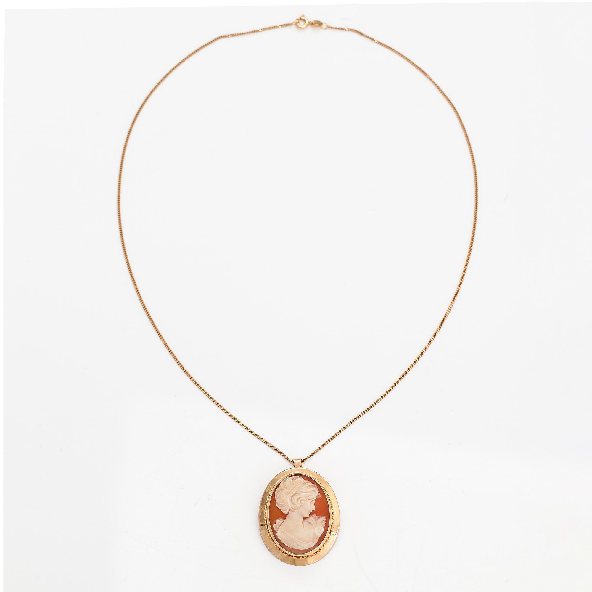 A 14K gold and sea shell came necklace/brooch. Kultakeskus, Hämeenlinna 1982.