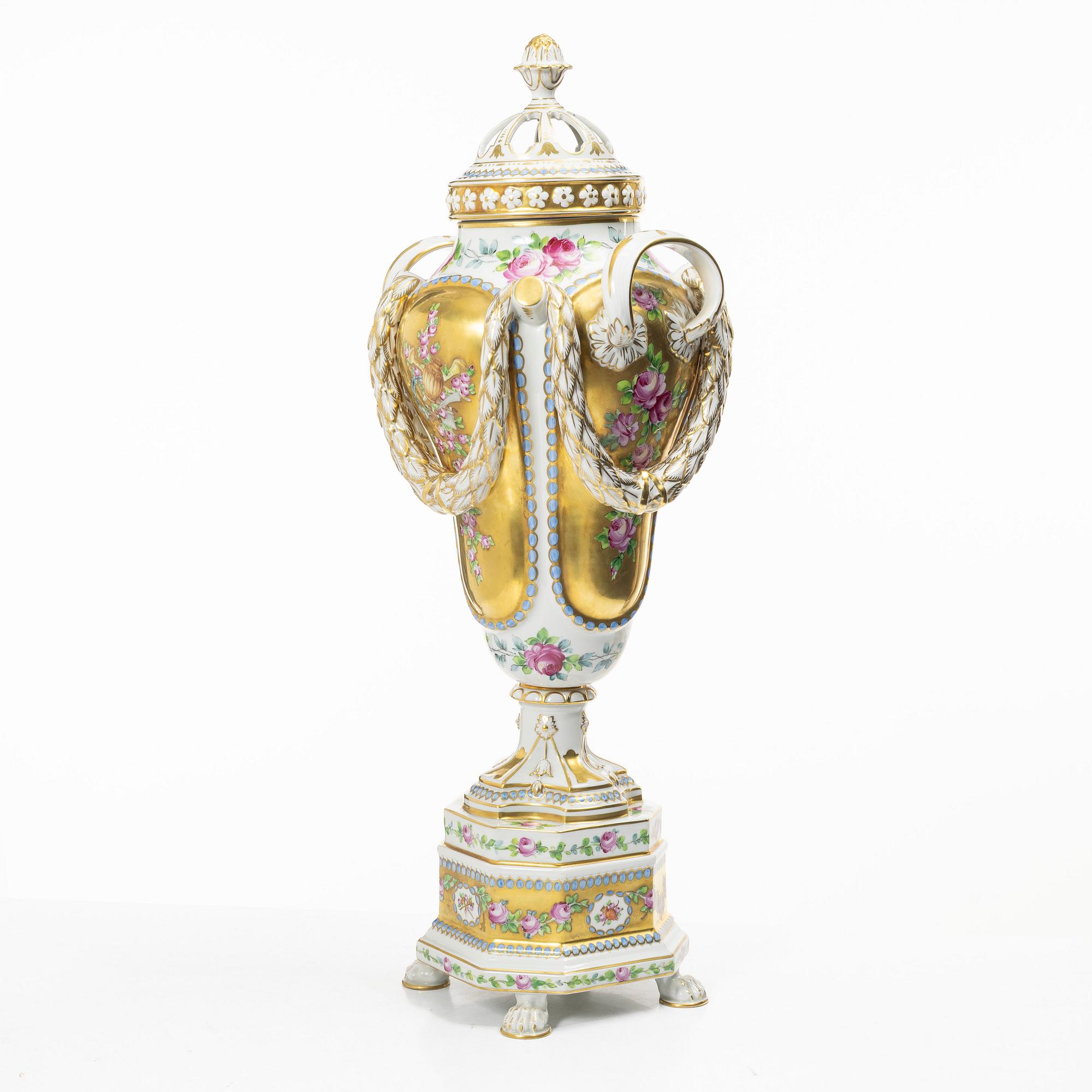 A Louis XVI-style potpurri porcelain urn, Dresden, Germany, 20th century.