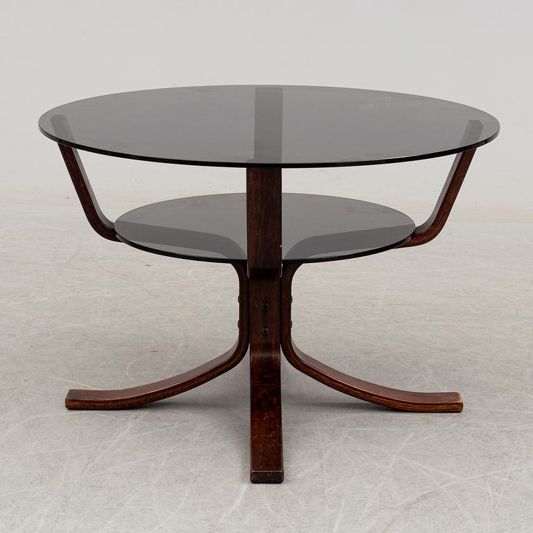 Three easy chairs and table, 1960-/70´s.