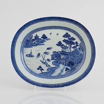 A blue and white serving dish, China, Jiaqing (1796-1820).