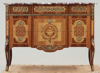 BYRÅ, gustaviansk stil, omkring 1900-talets mitt.