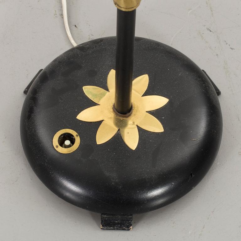 GOLVLAMPA 1900-talets mitt.