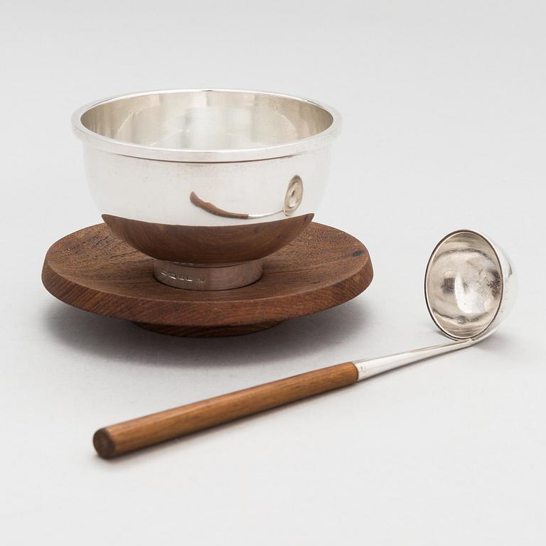 Bertel Gardberg, sauce bowl and laddle for Hopeatehdas Oy Helsinki 1960.