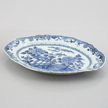 Five pieces of blue and white Chinese porcelain, Qing dynasty, 18th-19th century.
