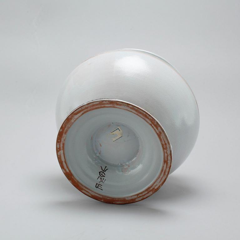 A unique earthenware soup terrine by GABRIEL BURMEISTER for Upsala Ekeby, dated 1921.