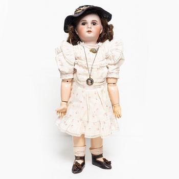 Bisque doll, Tete Jumeau, France, 1907.
