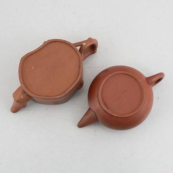 Two Chinese Yixing ware teapots, 20th century.
