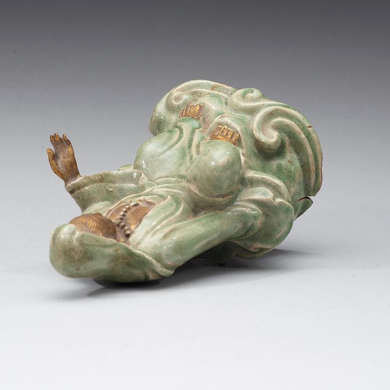GUANYIN, keramik. Troligen Longquan, Mingdynastin 1600-tal.