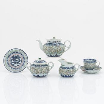 A Chinese porcelain tea service, 24 pieces, first part of the 20th century.