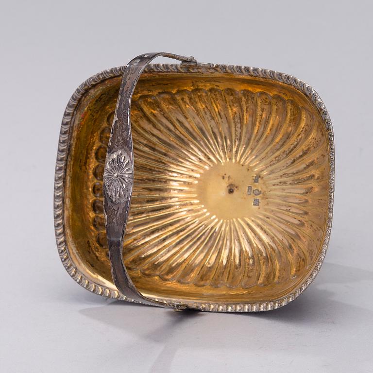BONBONJÄR, silver, kontrollmästarstämpel Michail Michailovich Kaprinski, Moskva 1822. Vikt 300 g.