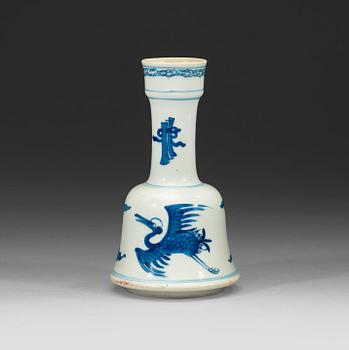 12. A blue and white Crane vase, Qing dynasty Kangxi (1662-1722).