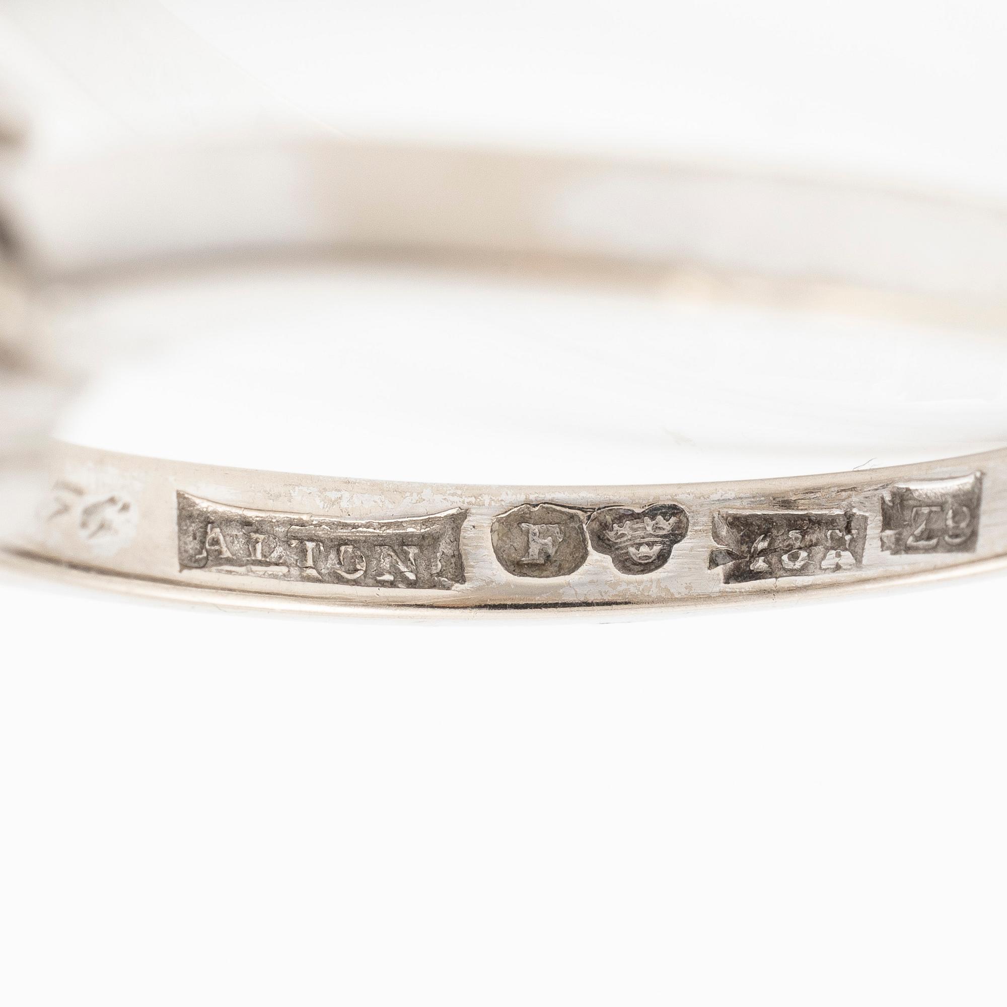 18K white gold ring with round brilliant-cut diamonds, Alton, Falköping, 1974.
