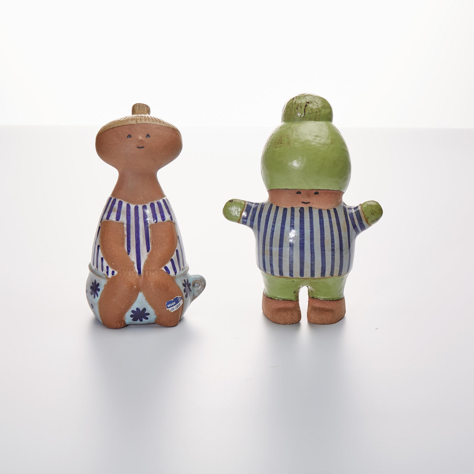 FIGURINER, 2 st, "Kalle" och "Lotta", glaserat stengods, Lisa Larson, Gustavsberg, 1900-talets andra hälft.