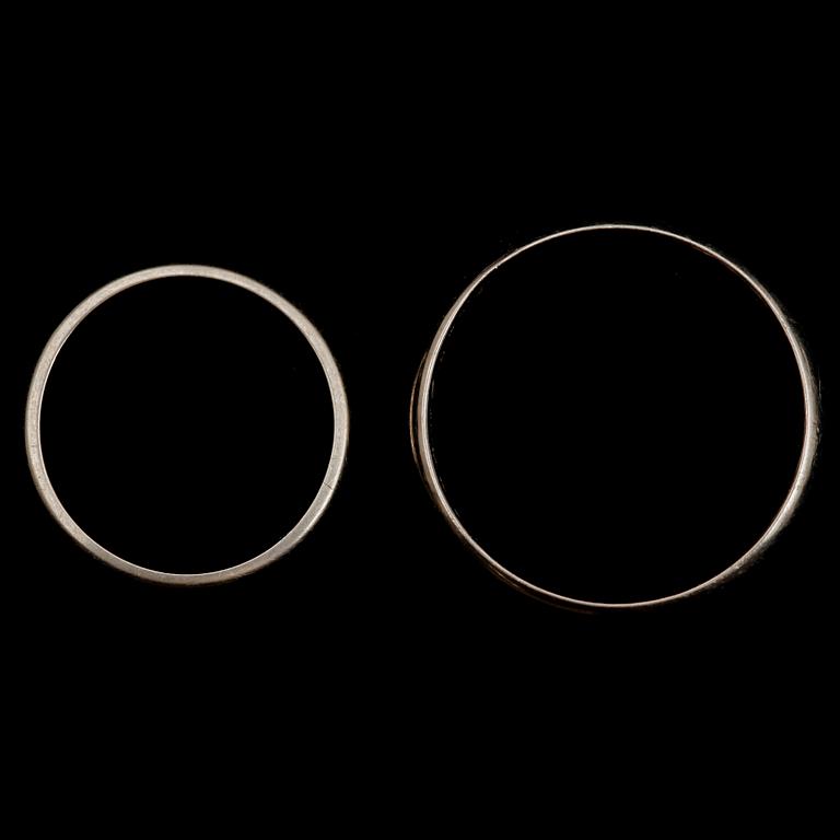 RINGAR, 2 st, 18 k vitguld, 1965. Vikt ca 10 g.