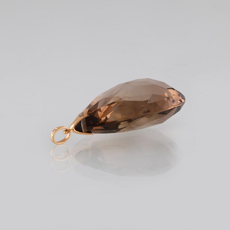 HÄNGE, 18K guld med brioletteslipad rökkvarts, John Pettersson, Stockholm, 1929. Vikt 13,1 gram.