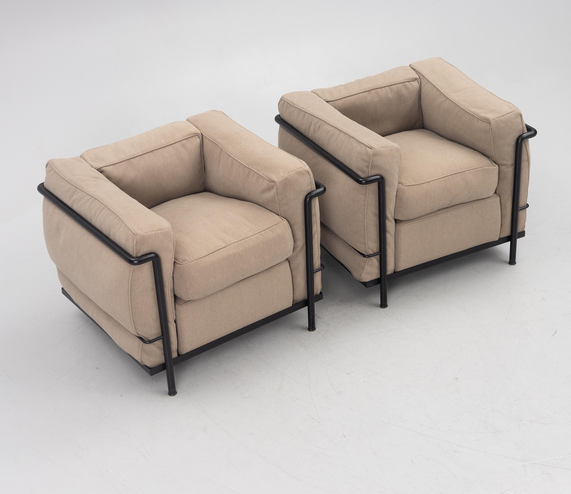 Le Corbusier, Charlotte Perriand & Pierre Jeanneret, fåtöljer, ett par, "LC3", Cassina, 2006.
