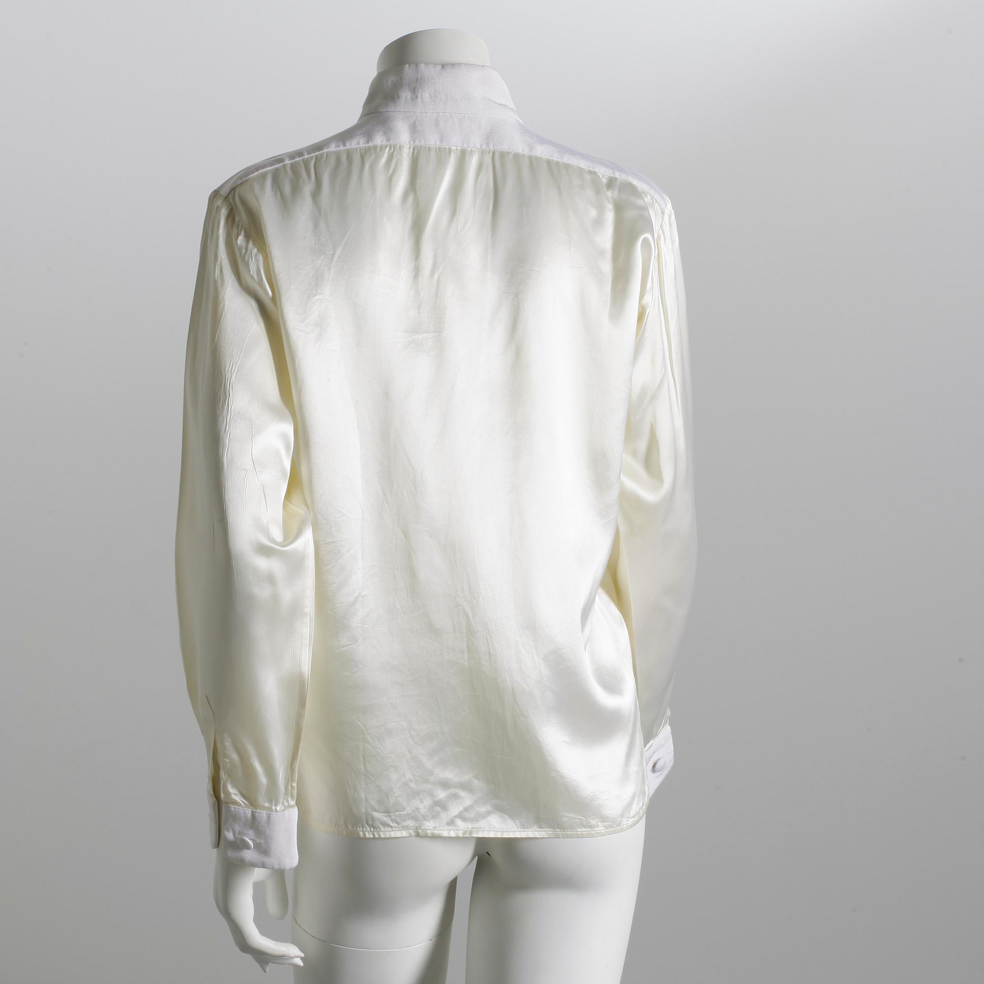 BLUS, Yves Saint Laurent.