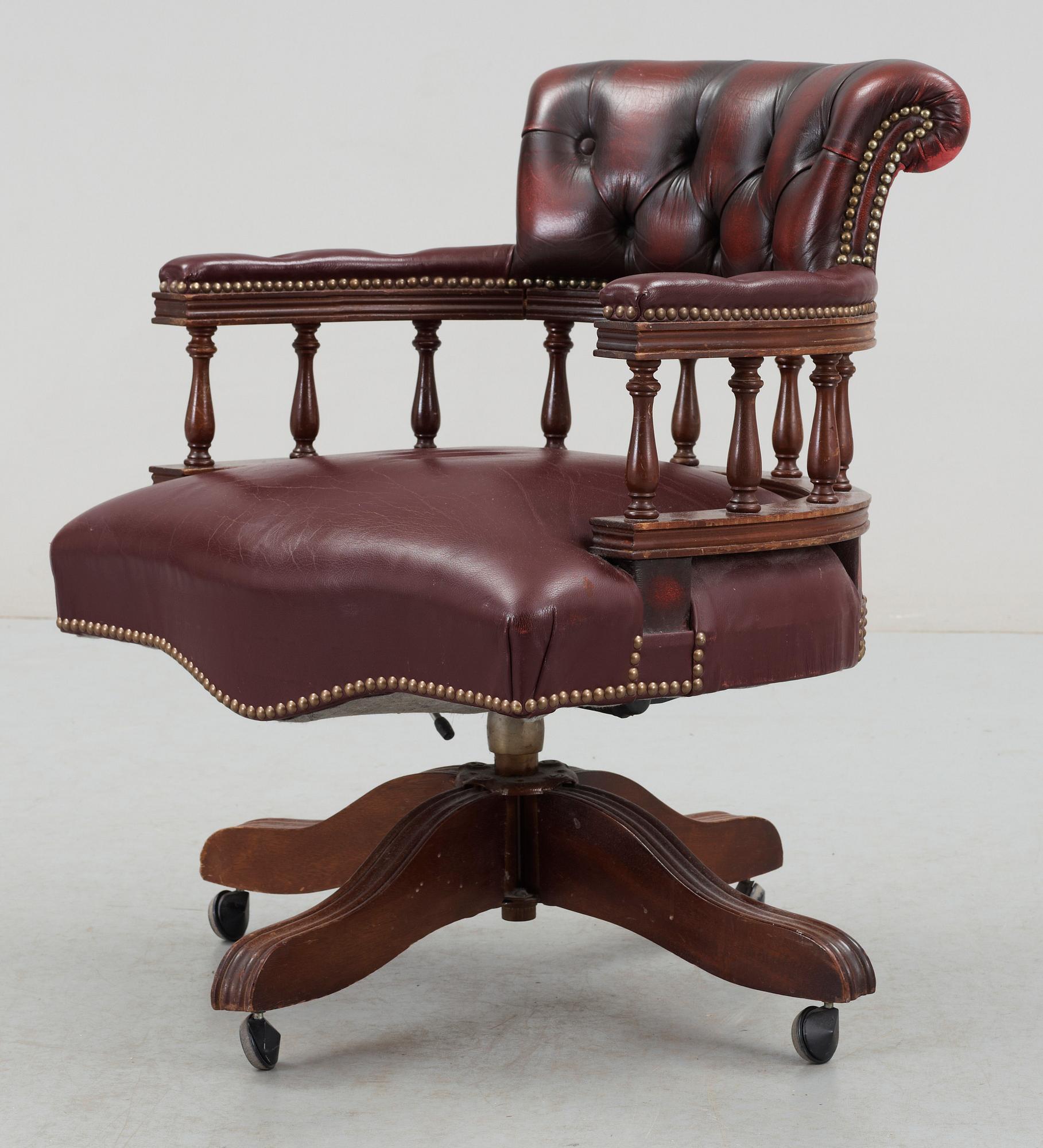 SKRIVBORDSSTOL, Engelsk stil, Norge, 1900-talets andra hälft.