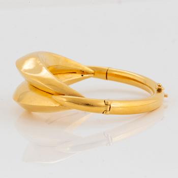 An Ilias Lalaounis bracelet in 22K gold.