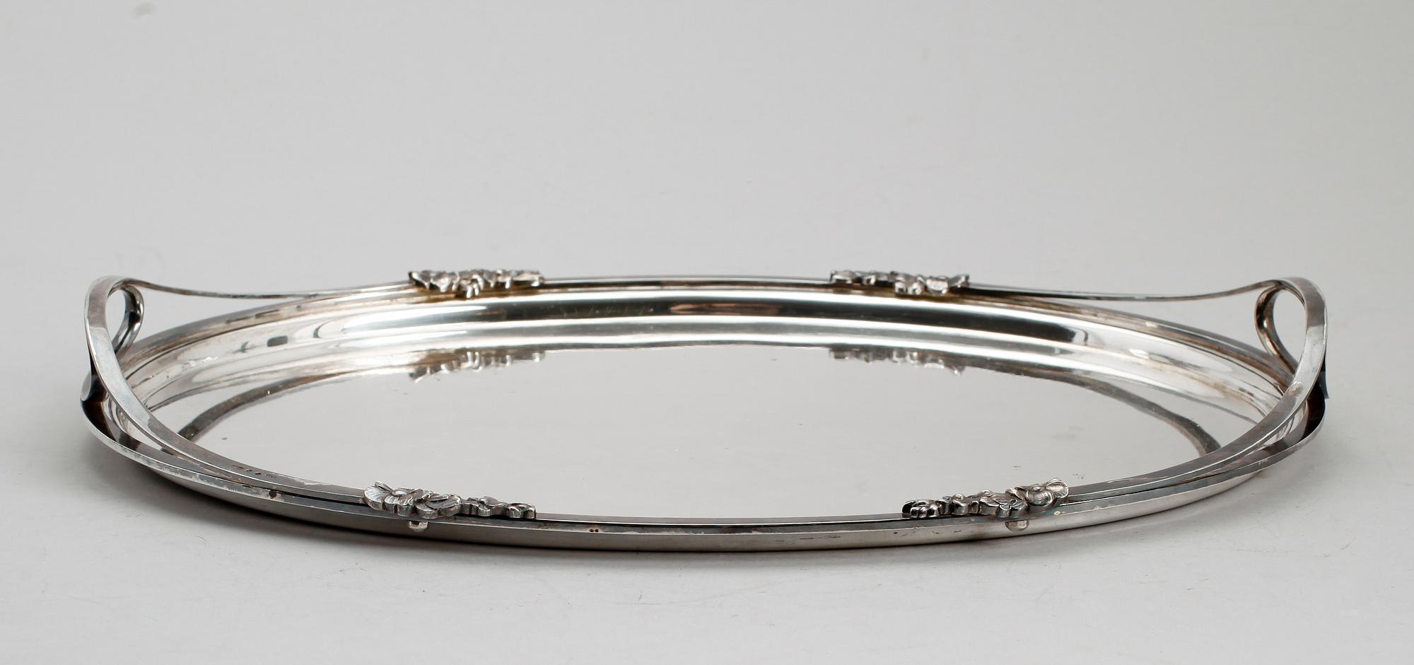 BRICKA, silver, J E Torsk, Stockholm 1906. Vikt ca 1190 gram.