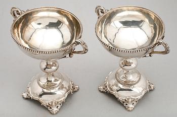 STRÖSOCKERSKÅLAR, 1 par, silver, Gustaf Möllenborg, Stockholm 1891. Vikt ca 1597 g.