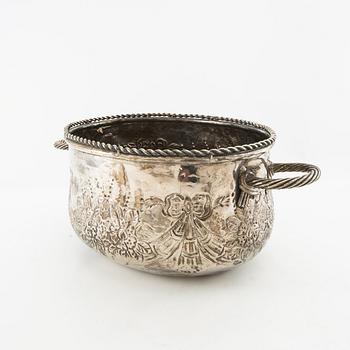Ytterfoder/Skål Barock-stil nysilver 1900-talets första hälft.