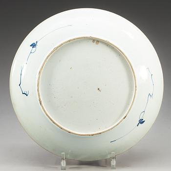 A blue and white dish, Qing dynasty, Kangxi (1662-1722).