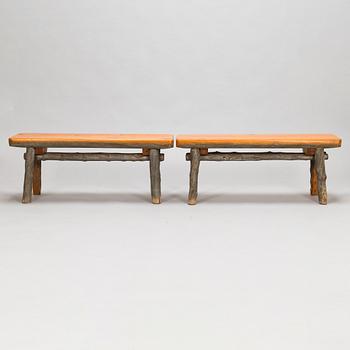 Bänkar, 2 st, utförda av Eero Turunen, Lieksa 1976.